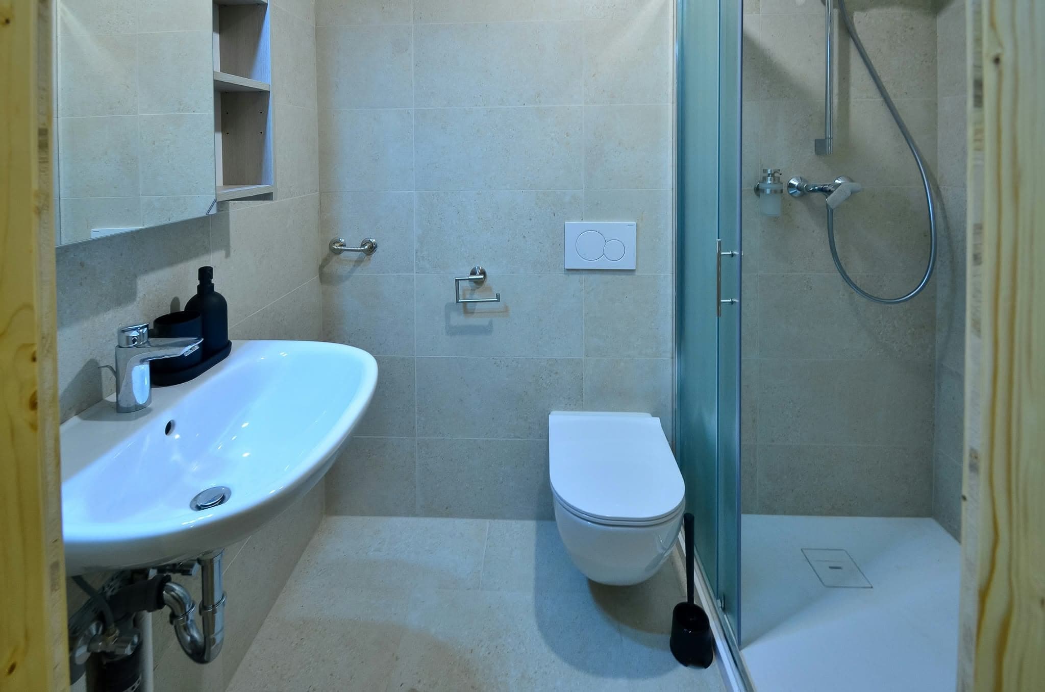 Apartmán 1: Koupelna se sprchou