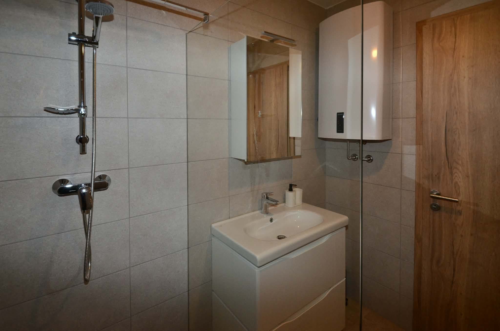 Apartmán 5: Koupelna se sprchou